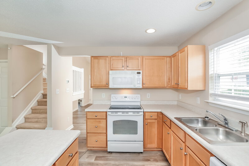 1,620/Mo, 1110 Glory Vine Rd Whitsett, NC 27377 Kitchen View 3