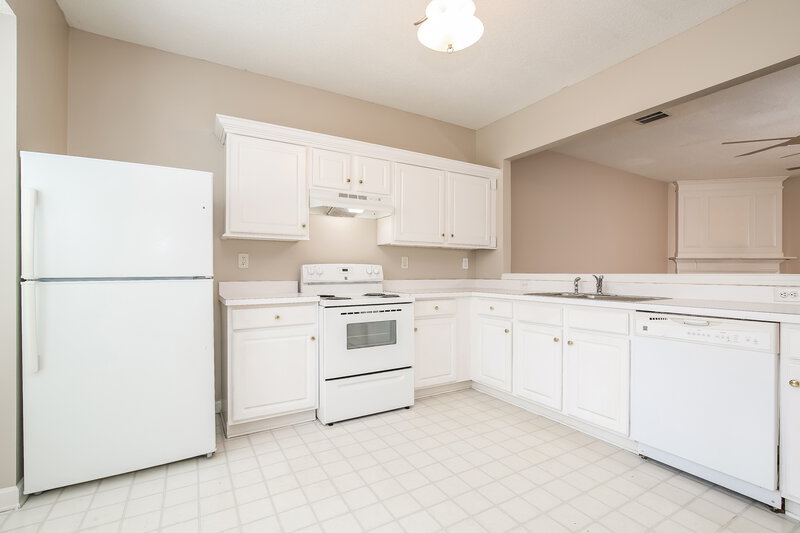 1,760/Mo, 3973 Katherine Way Jamestown, NC 27282 Kitchen View