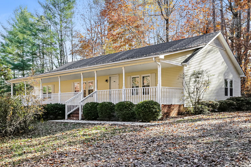 1,665/Mo, 5900 Holder Clemmons, NC 27012 Front View