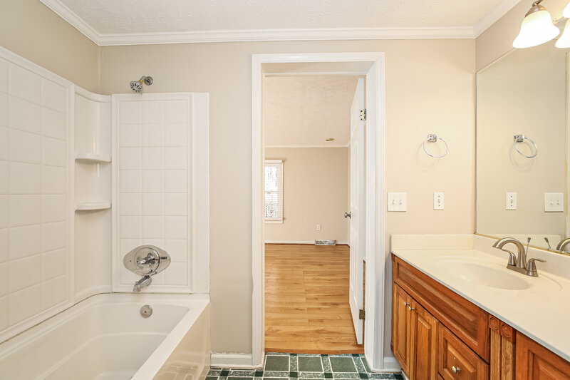 1,665/Mo, 5900 Holder Clemmons, NC 27012 Main Bathroom View