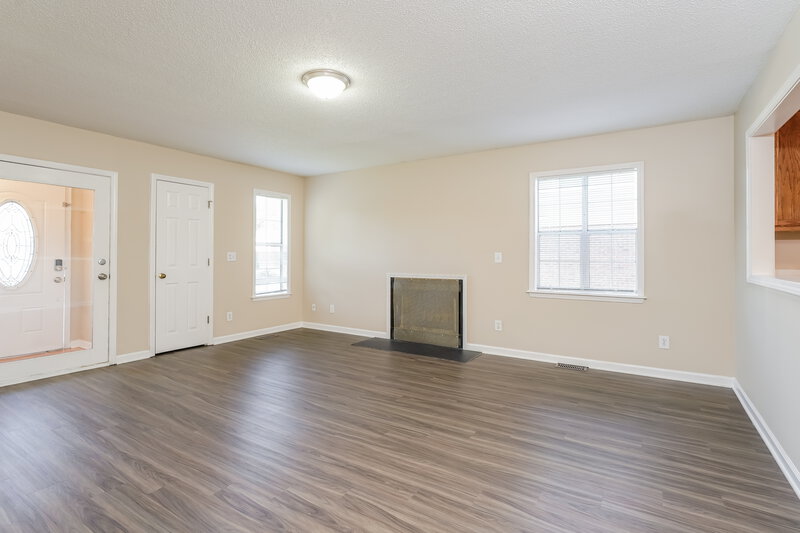 2,420/Mo, 2110 Arden Pl High Point, NC 27265 Living Room View 2