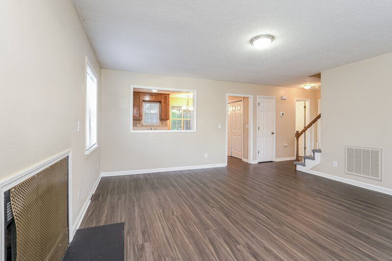 2,420/Mo, 2110 Arden Pl High Point, NC 27265 Living Room View 3