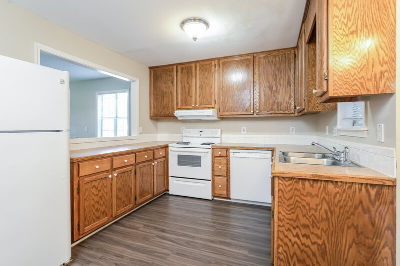 2,420/Mo, 2110 Arden Pl High Point, NC 27265 Kitchen View