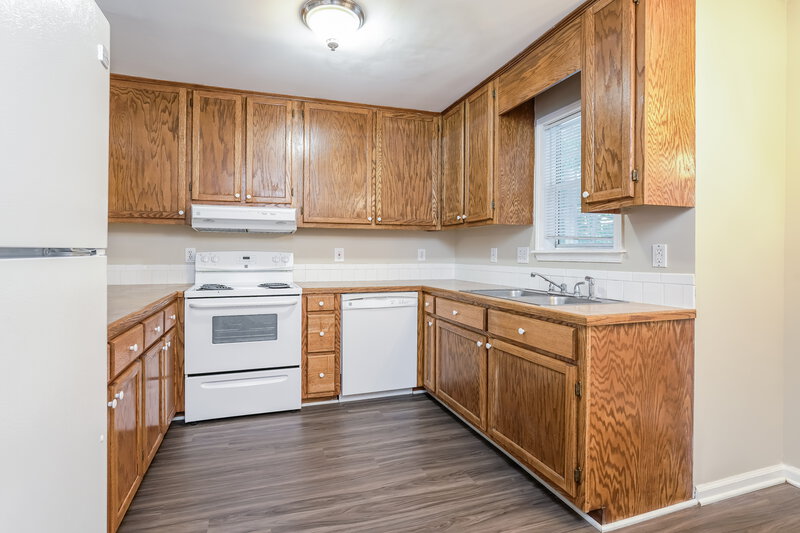 2,420/Mo, 2110 Arden Pl High Point, NC 27265 Kitchen View 2