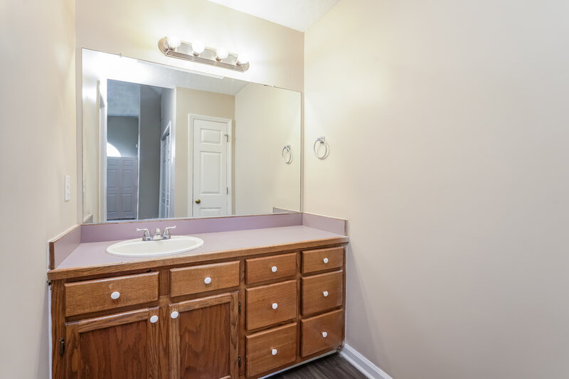 2,420/Mo, 2110 Arden Pl High Point, NC 27265 Main Bathroom View
