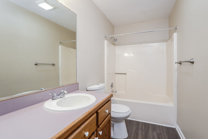 2,420/Mo, 2110 Arden Pl High Point, NC 27265 Bathroom View