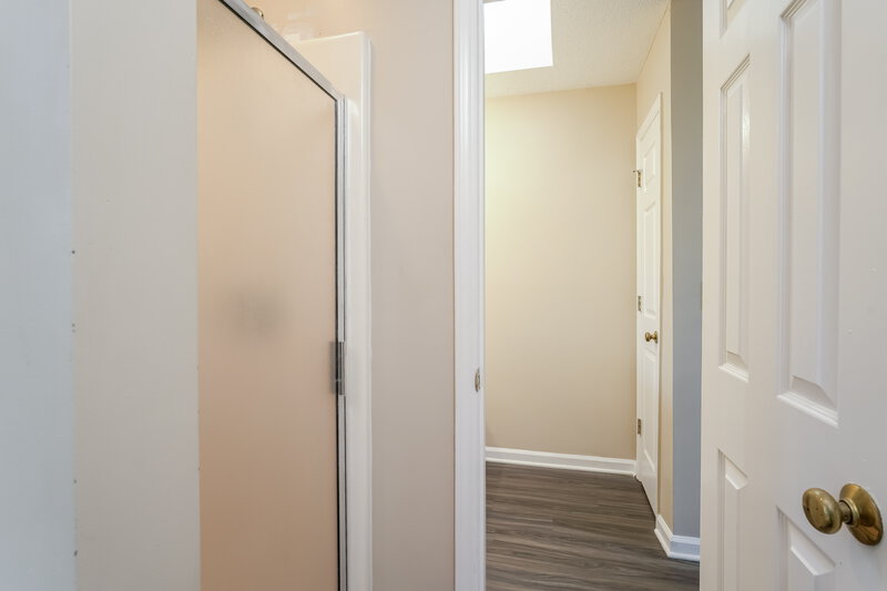 2,420/Mo, 2110 Arden Pl High Point, NC 27265 Hallway View