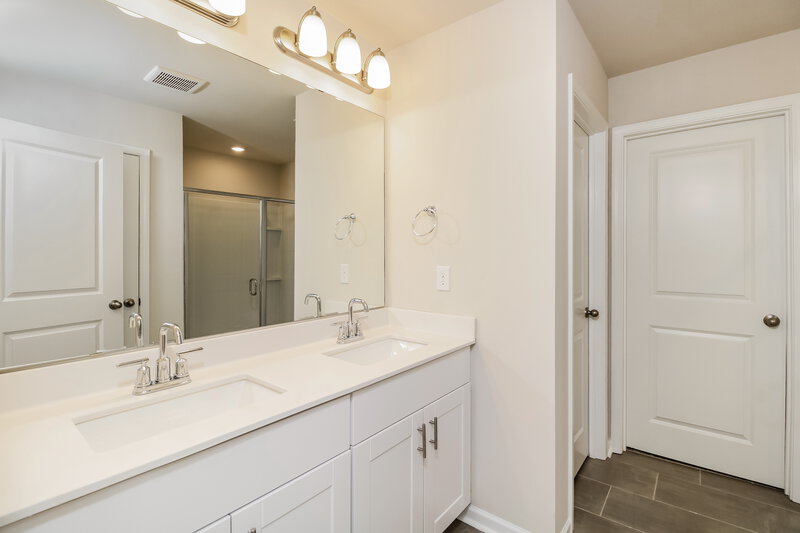 1,945/Mo, 111 Windy Knoll Dr Graham, NC 27253 Main Bathroom View