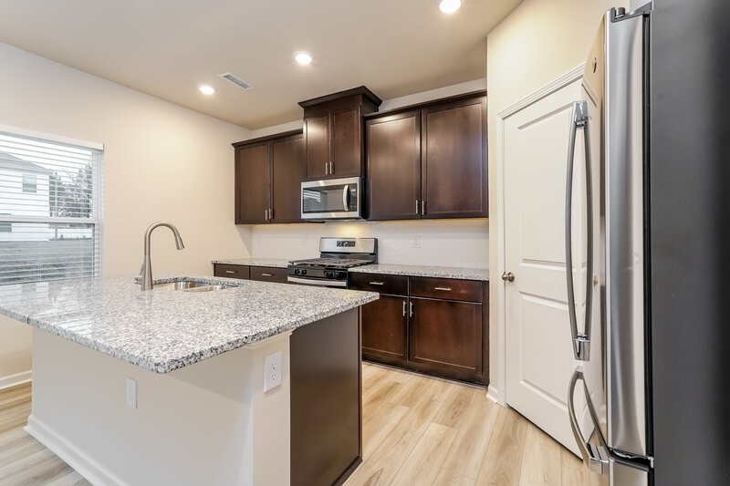 2,085/Mo, 215 Stillhouse Farm Dr Graham, NC 27253 Kitchen View 2
