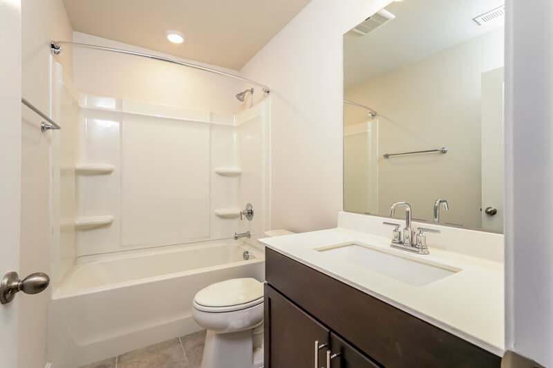 2,085/Mo, 215 Stillhouse Farm Dr Graham, NC 27253 Bathroom View 2