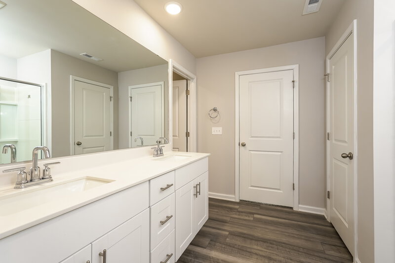 2,045/Mo, 1036 Cherry Stem Road Haw River, NC 27258 Main Bathroom View