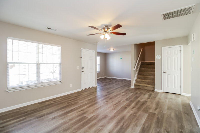 1,645/Mo, 1220 Maple Ridge Dr Burlington, NC 27217 Living Room View