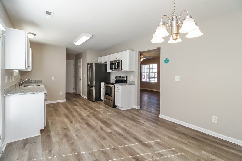 1,645/Mo, 1220 Maple Ridge Dr Burlington, NC 27217 Dining Room View