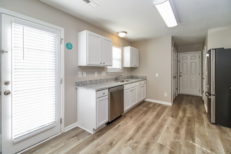 1,645/Mo, 1220 Maple Ridge Dr Burlington, NC 27217 Kitchen View