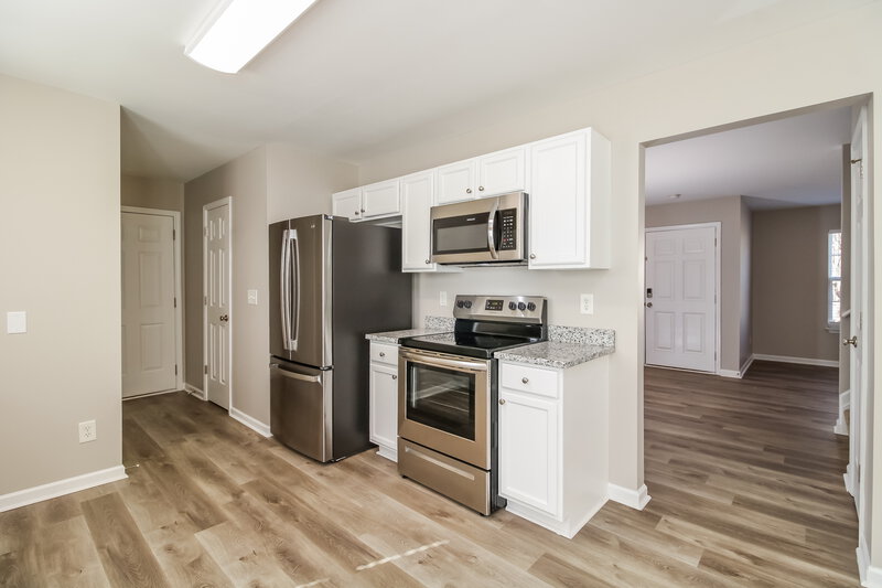 1,645/Mo, 1220 Maple Ridge Dr Burlington, NC 27217 Kitchen View 2