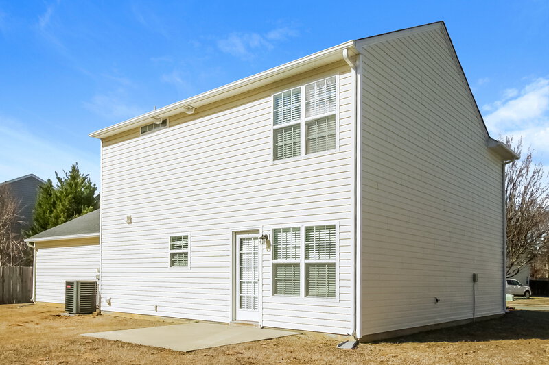 1,645/Mo, 1220 Maple Ridge Dr Burlington, NC 27217 Rear View