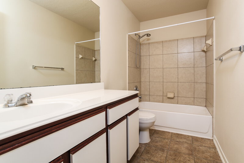 1,725/Mo, 16806 Accolade Way Conroe, TX 77385 Master Bathroom View 2