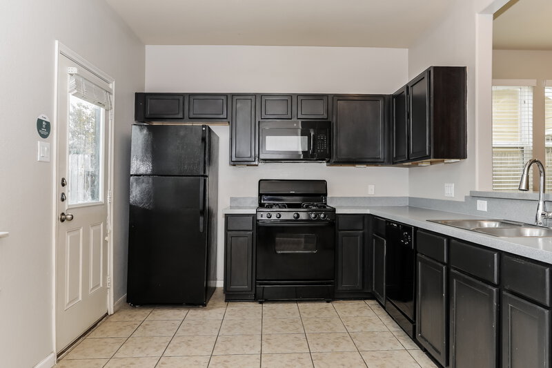 2,000/Mo, 13006 Echo Landing Dr Houston, TX 77070 Kitchen View