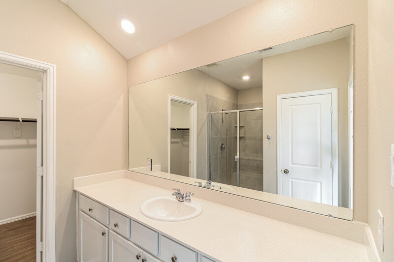 1,820/Mo, 1731 Sahara Dr Crosby, TX 77532 Main Bathroom View