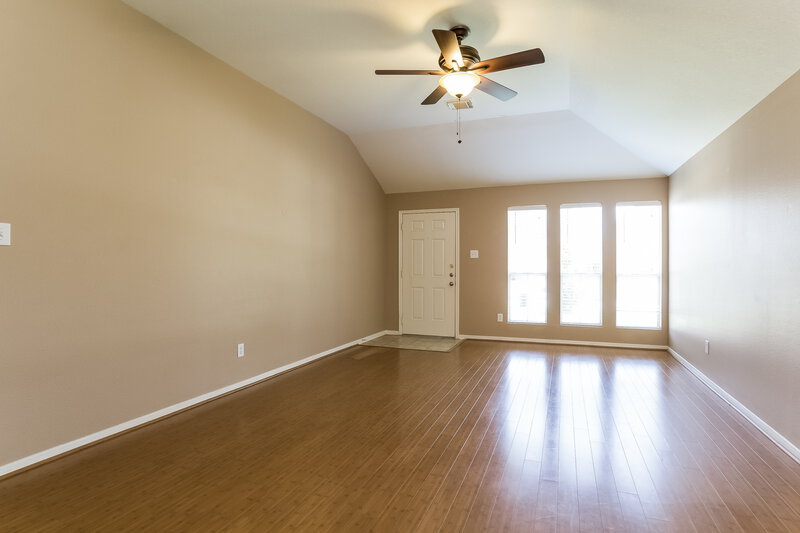 1,860/Mo, 17815 June Forest Dr Humble, TX 77346 Living Room View 2