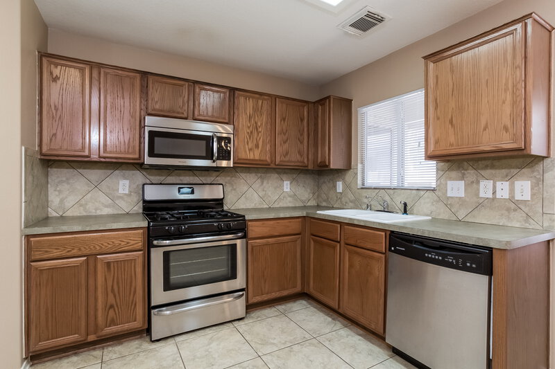 1,860/Mo, 17815 June Forest Dr Humble, TX 77346 Kitchen View 2
