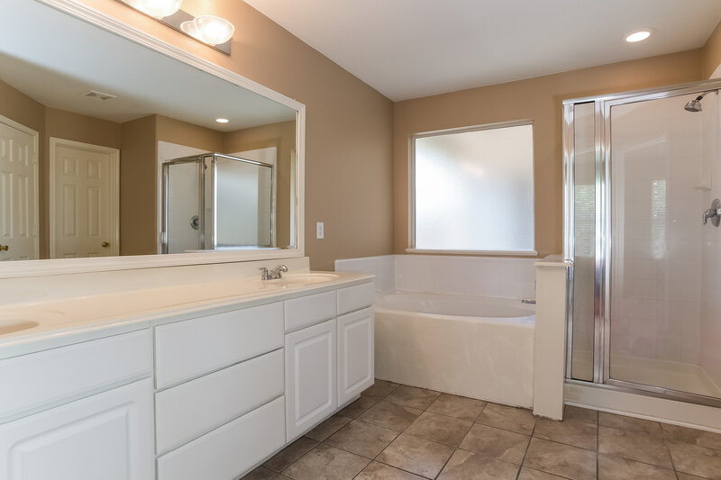 1,860/Mo, 17815 June Forest Dr Humble, TX 77346 Master Bathroom View 3