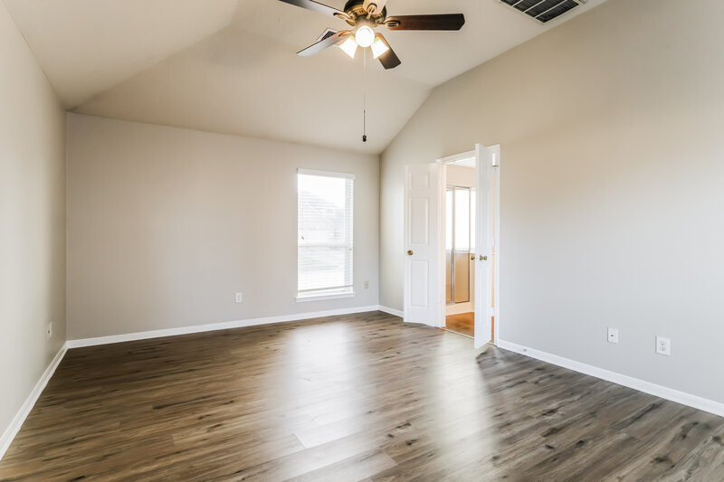 2,140/Mo, 17302 Cricket Mill Dr Humble, TX 77346 Main Bedroom View 2