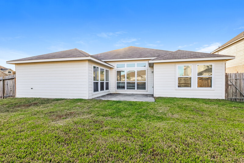 2,140/Mo, 17302 Cricket Mill Dr Humble, TX 77346 Rear View