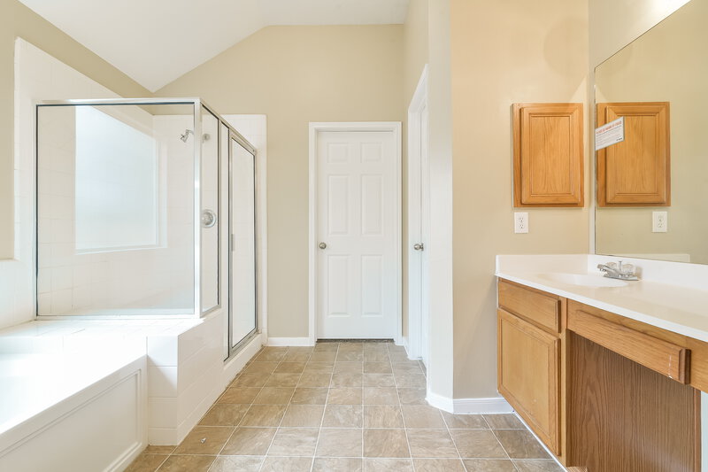 1,820/Mo, 6634 Misty Dale Dr Katy, TX 77449 Master Bathroom View