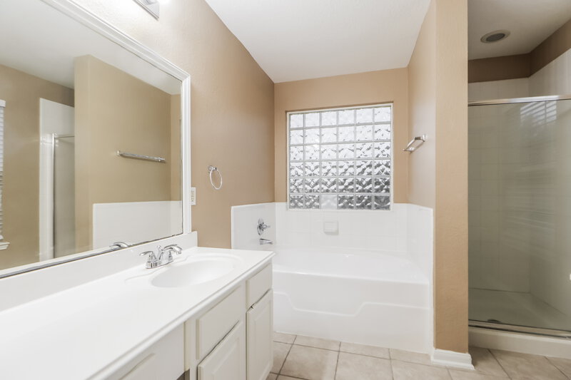 2,090/Mo, 16135 Cole Bridge Ln Cypress, TX 77429 Main Bathroom View