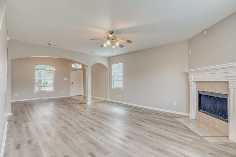 2,040/Mo, 3606 Evergreen Square Trl Fresno, TX 77545 Living Room View