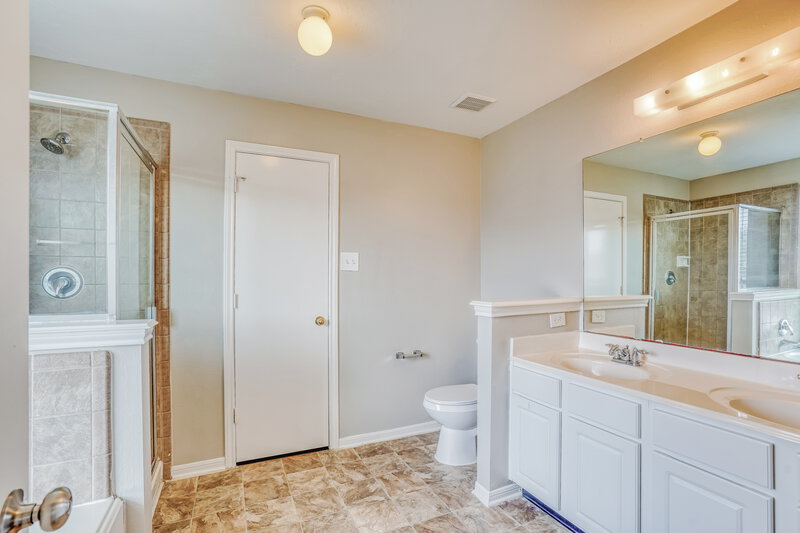 2,040/Mo, 3606 Evergreen Square Trl Fresno, TX 77545 Main Bathroom View