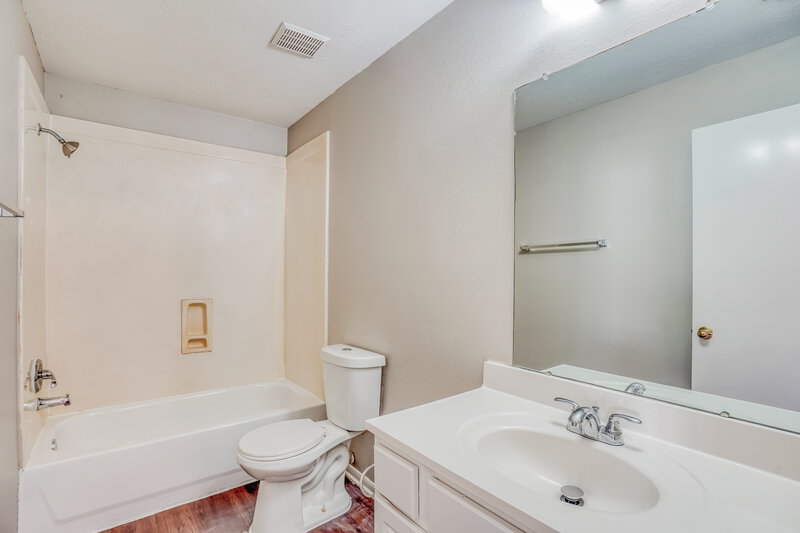 2,040/Mo, 3606 Evergreen Square Trl Fresno, TX 77545 Bathroom View