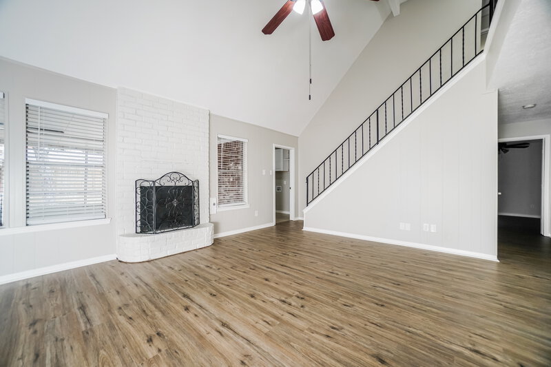 2,235/Mo, 17923 Loring Ln Spring, TX 77388 Living Room View 3