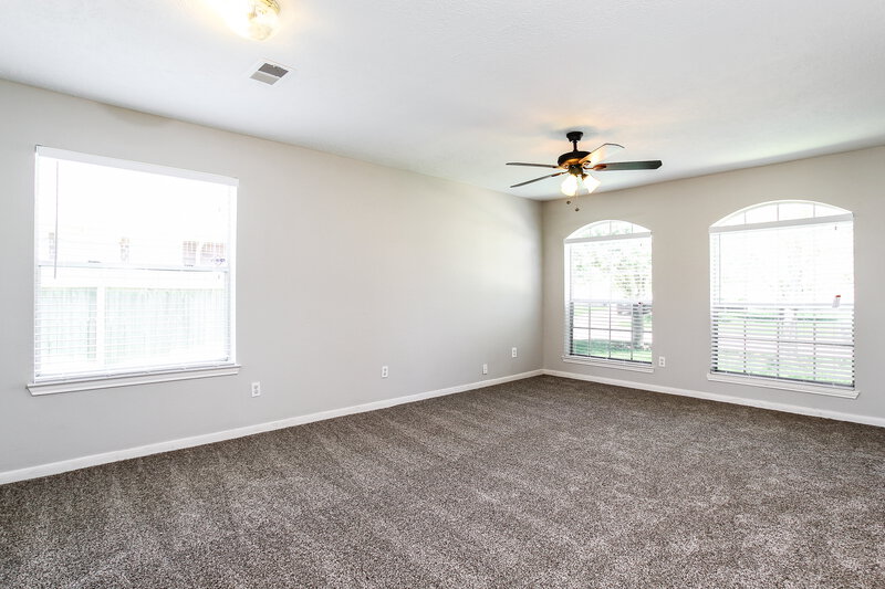 1,790/Mo, 18407 Willow Moss Dr Katy, TX 77449 Living Roomlarge View 3
