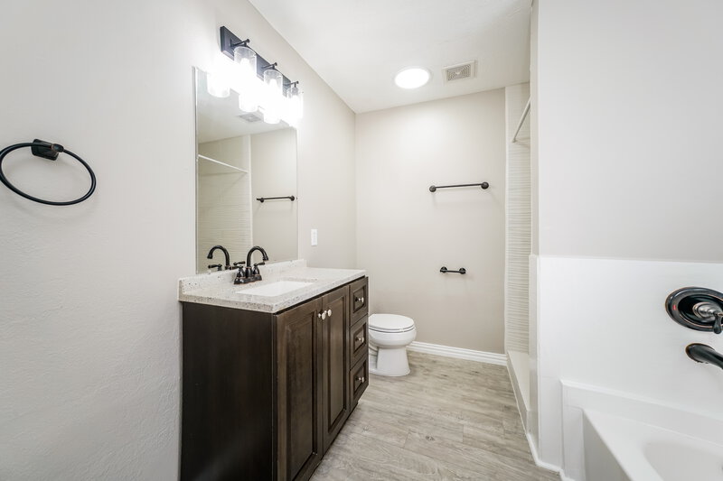 1,995/Mo, 22023 Soft Pines Ct Porter, TX 77365 Main Bathroom View