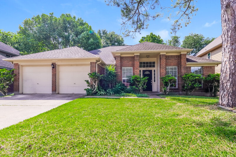2,215/Mo, 4910 Stone Harbor Dr Friendswood, TX 77546 External View
