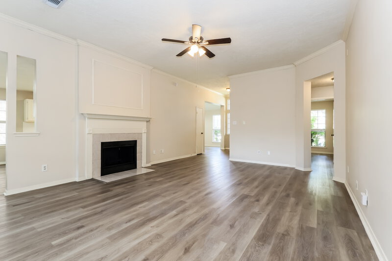 2,215/Mo, 4910 Stone Harbor Dr Friendswood, TX 77546 Living Room View 2