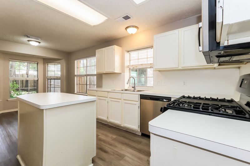 2,215/Mo, 4910 Stone Harbor Dr Friendswood, TX 77546 Kitchen View