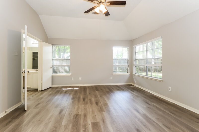 2,215/Mo, 4910 Stone Harbor Dr Friendswood, TX 77546 Main Bedroom View