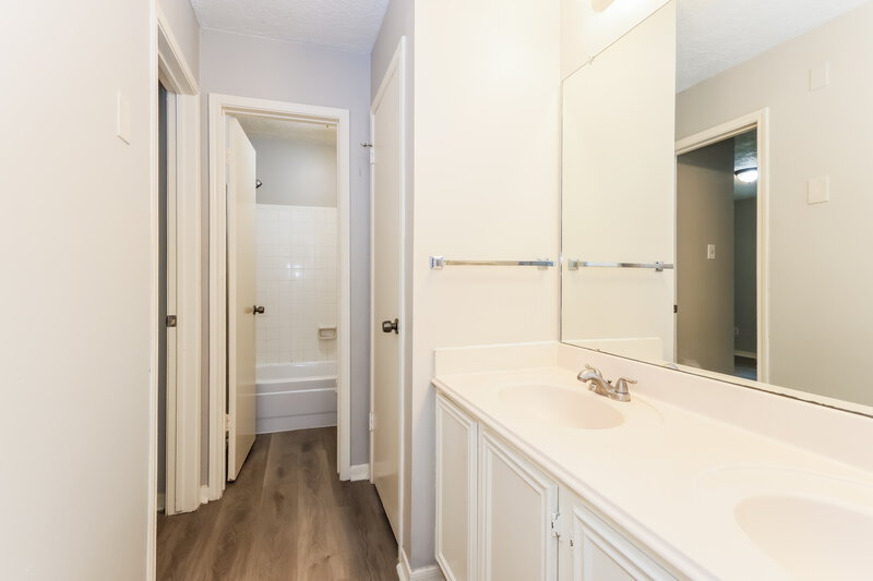 2,215/Mo, 4910 Stone Harbor Dr Friendswood, TX 77546 Bathroom View