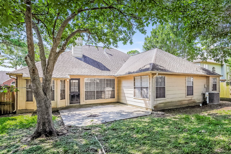 2,870/Mo, 4910 Stone Harbor Dr Friendswood, TX 77546 Rear View