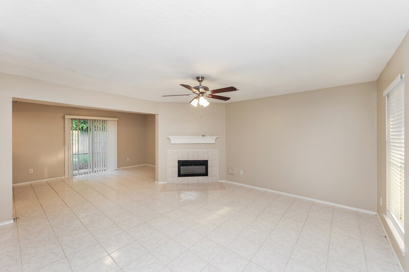1,990/Mo, 8815 Roaring Point Dr Houston, TX 77088 Living Room View