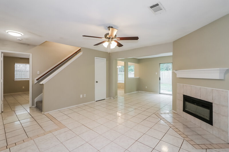 1,850/Mo, 8815 Roaring Point Dr Houston, TX 77088 Living Room View