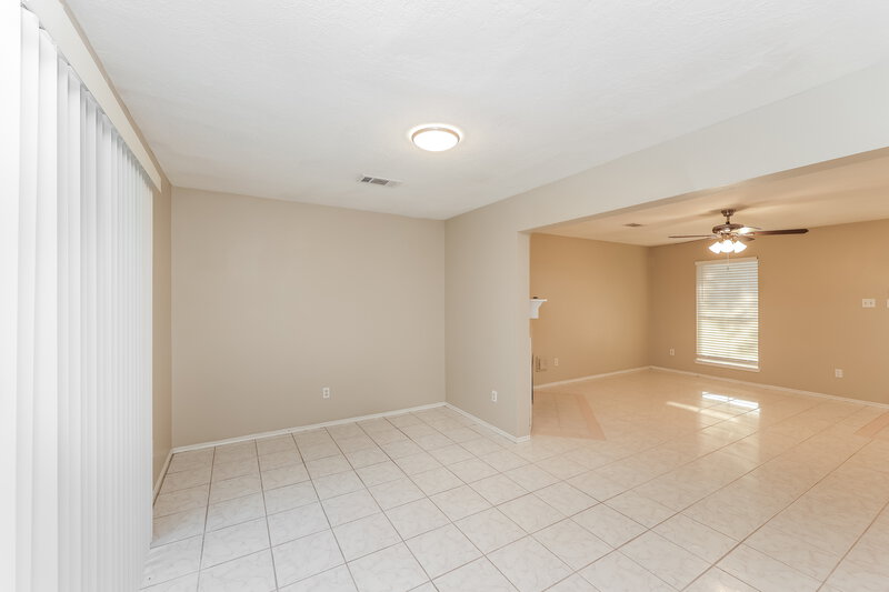 1,990/Mo, 8815 Roaring Point Dr Houston, TX 77088 Living Room View 3
