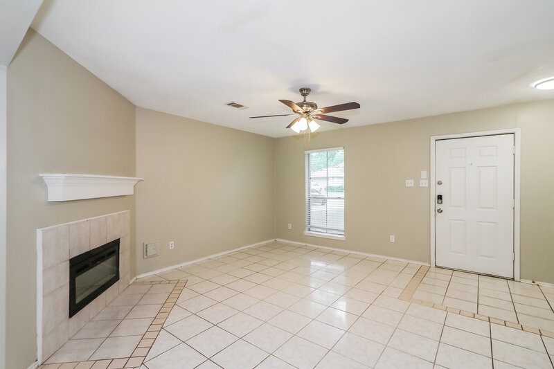 1,850/Mo, 8815 Roaring Point Dr Houston, TX 77088 Living Room View 2