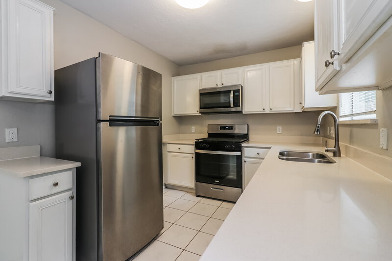 1,850/Mo, 8815 Roaring Point Dr Houston, TX 77088 Kitchen View