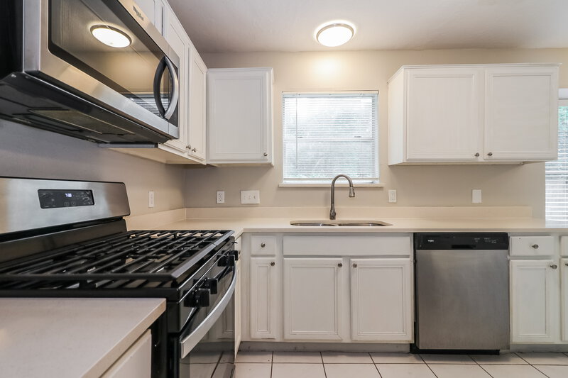 1,850/Mo, 8815 Roaring Point Dr Houston, TX 77088 Kitchen View 2