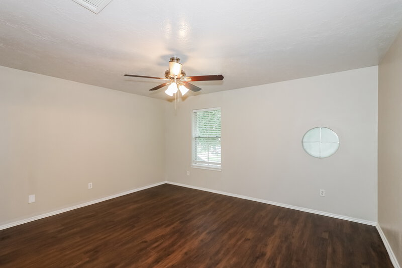 1,850/Mo, 8815 Roaring Point Dr Houston, TX 77088 Main Bedroom View