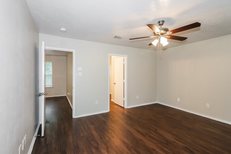 1,850/Mo, 8815 Roaring Point Dr Houston, TX 77088 Main Bedroom View 2